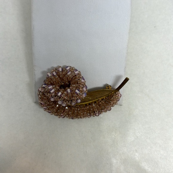 Gorgeous signed Miriam Haskell beaded leaf pin. - Picture 11 of 12